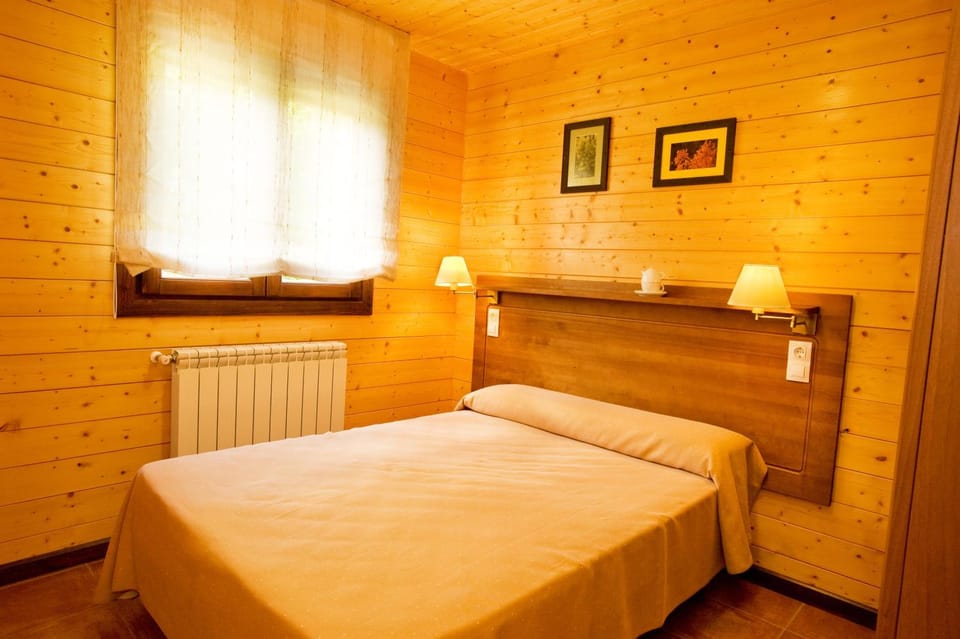 Bungalows La Borda d´Arnaldet Campground/ 
RV Resort in Catalonia