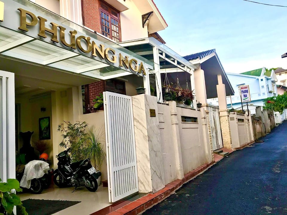 Property building, Day, Street view