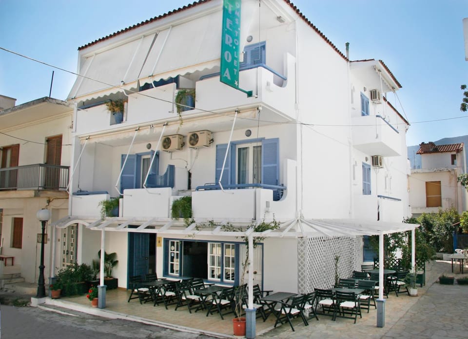 Facade/entrance