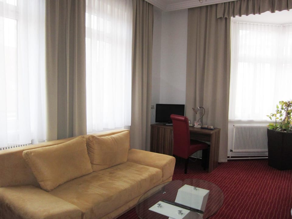Photo of the whole room, Seating area