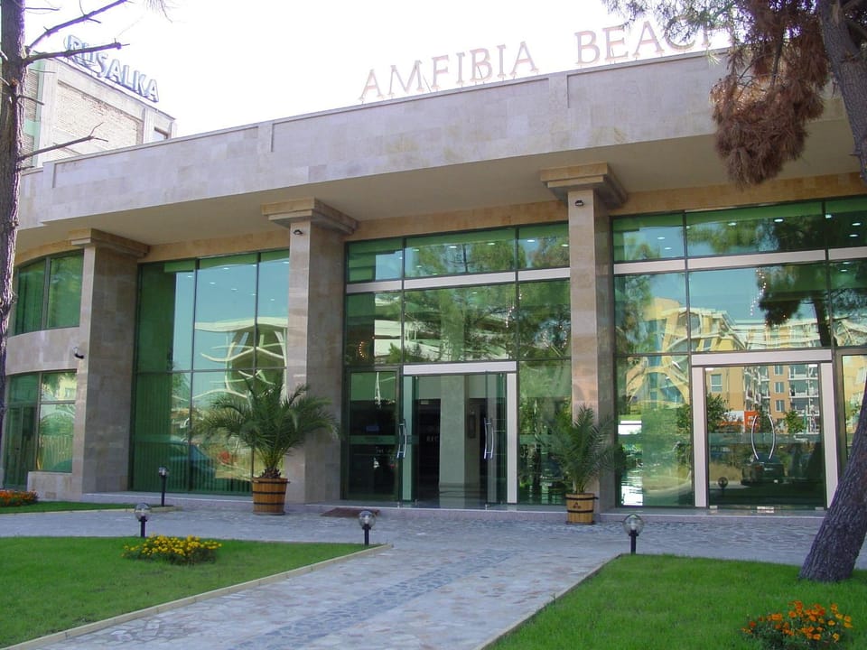 Facade/entrance