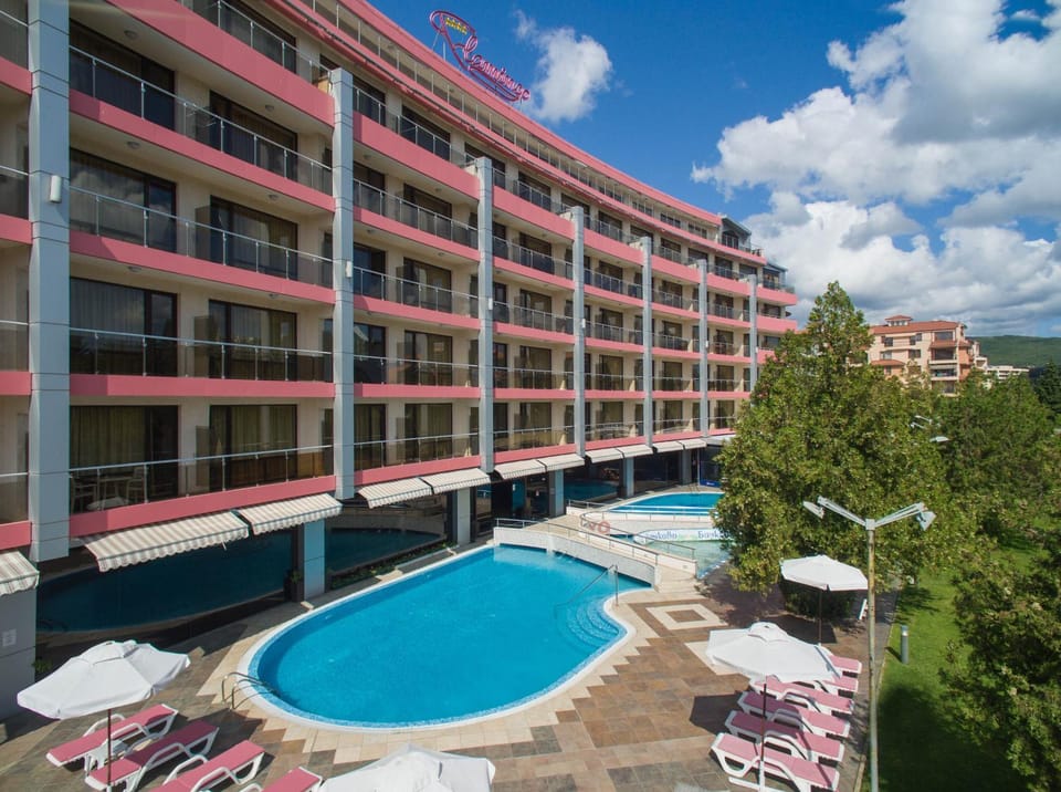 Property building, Swimming pool, Swimming pool