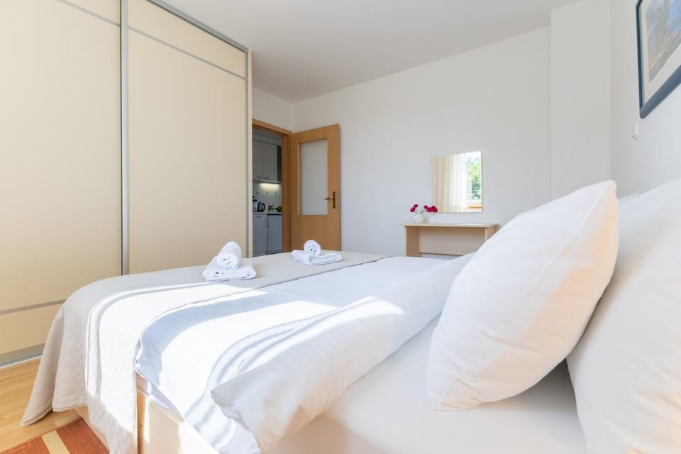 Bedroom, wardrobe