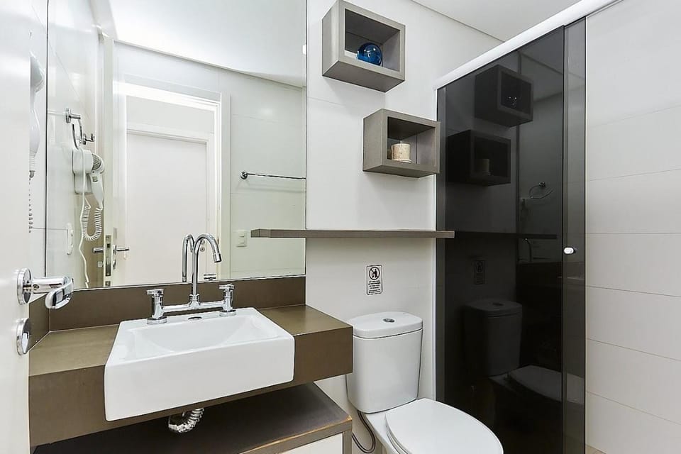 1021 Apartamento em condomínio com piscina localizado na Avenida da praia do centro de Bombinhas Apartment in Bombinhas
