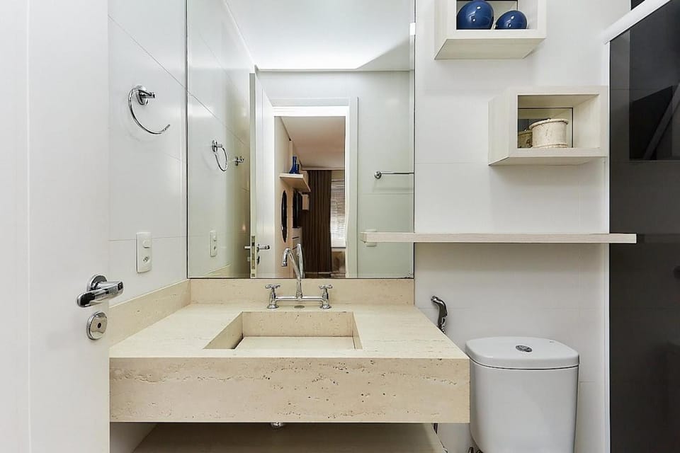 1021 Apartamento em condomínio com piscina localizado na Avenida da praia do centro de Bombinhas Apartment in Bombinhas