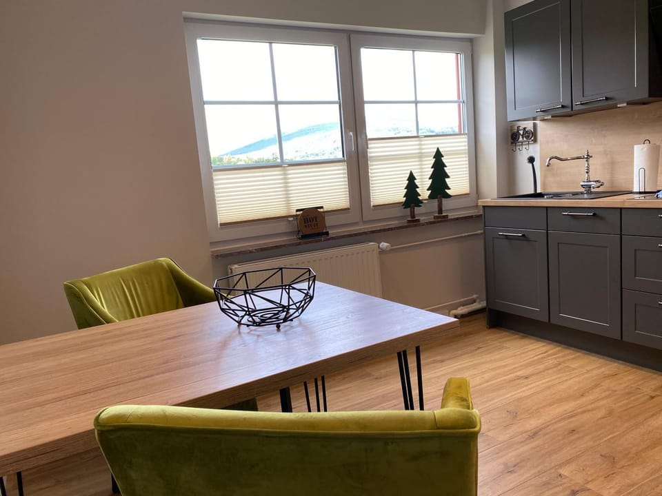 Kitchen or kitchenette, Living room, Seating area, Dining area