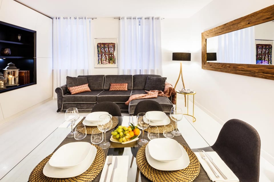 Bed, Living room, Seating area, Dining area