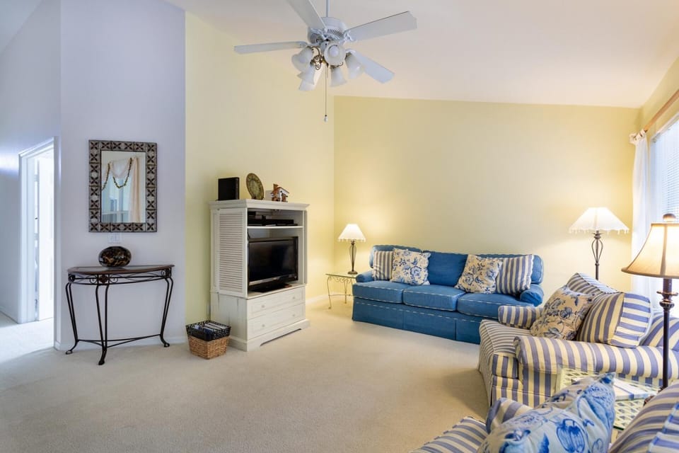 SERENE & ATTRACTIVE 3BR HEATED POOL/SPA HOME House in Estero