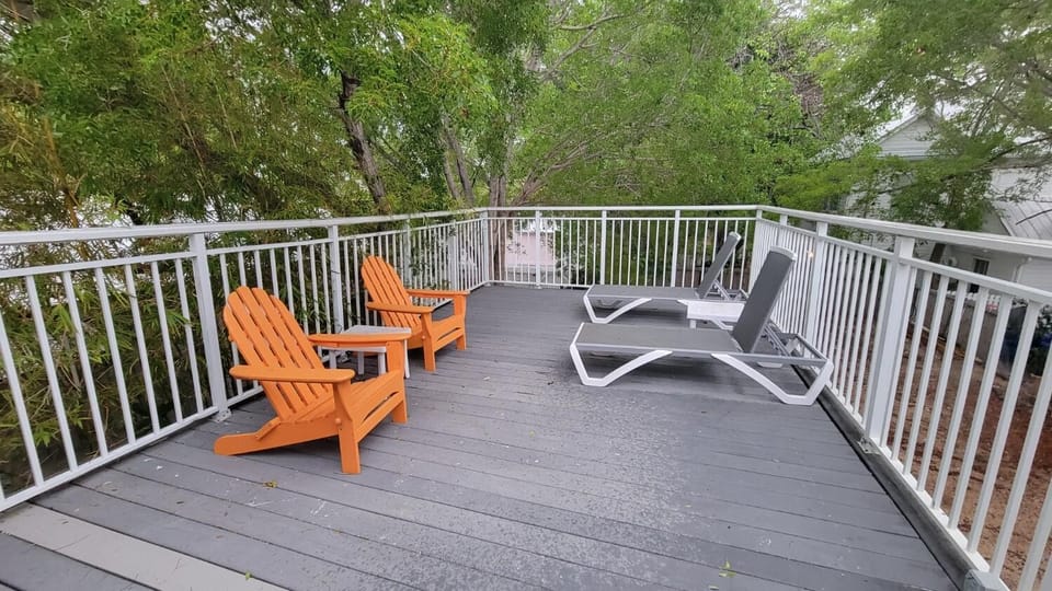 Paradise Inn - Adult Exclusive Inn in Key West