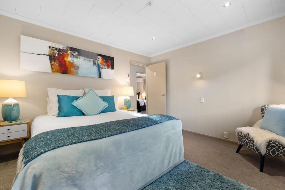 Distinctive Stylish and Spacious Family Home House in Queenstown