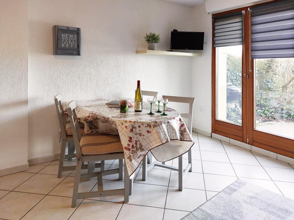 TV and multimedia, Dining area