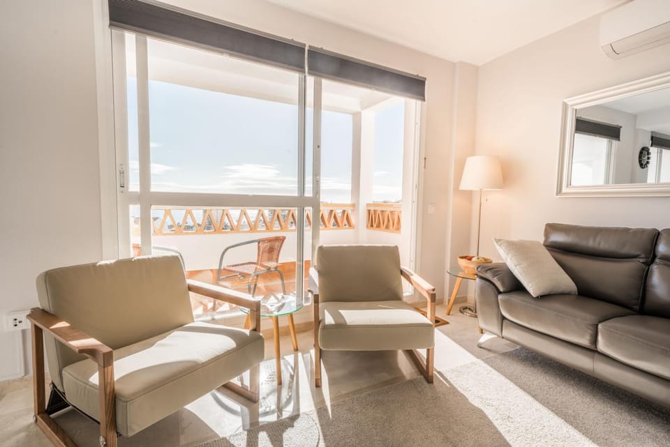 Balcony/Terrace, Living room, Seating area, Sea view