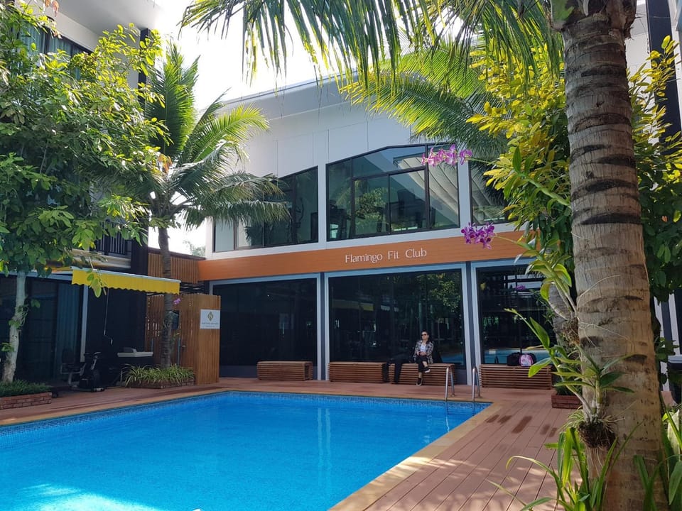 Property building, Fitness centre/facilities, Pool view, Swimming pool, Swimming pool