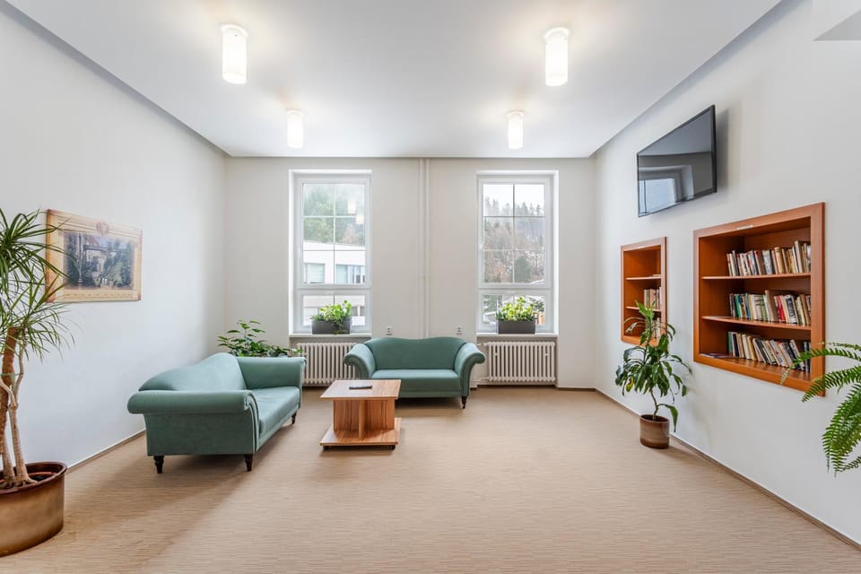 Library, TV and multimedia, Seating area, Area and facilities