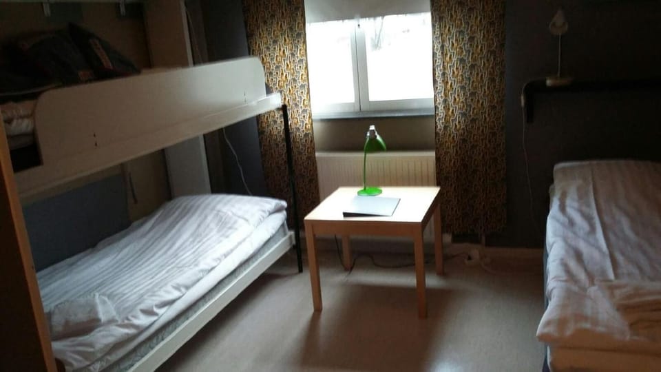 Bedroom, bunk bed