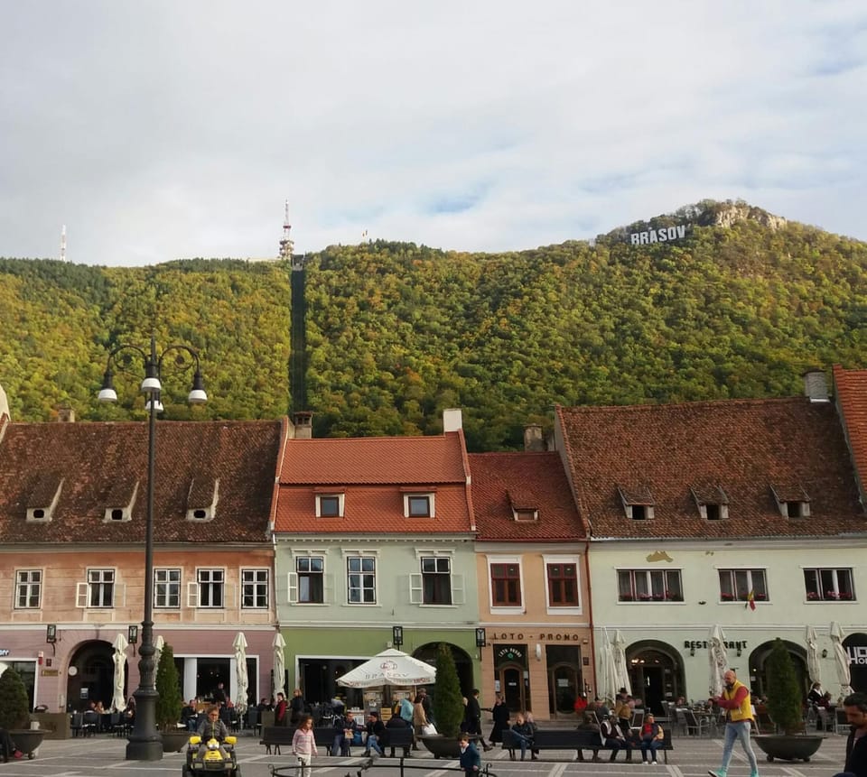 Nearby landmark, Natural landscape, Mountain view, Location