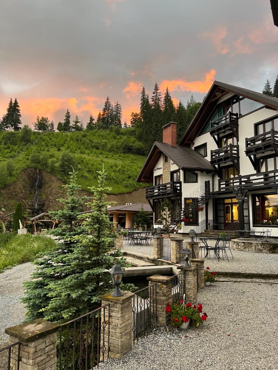 Property building, Natural landscape, Garden view