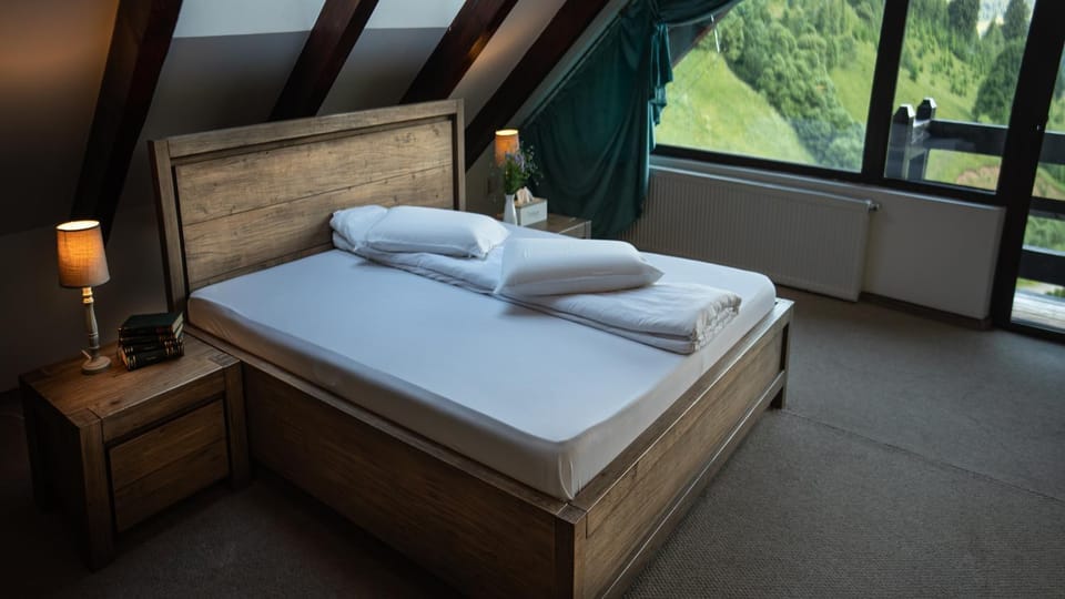 Bed, Photo of the whole room, Bedroom, towels