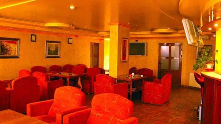 Communal lounge/ TV room, TV and multimedia, Seating area