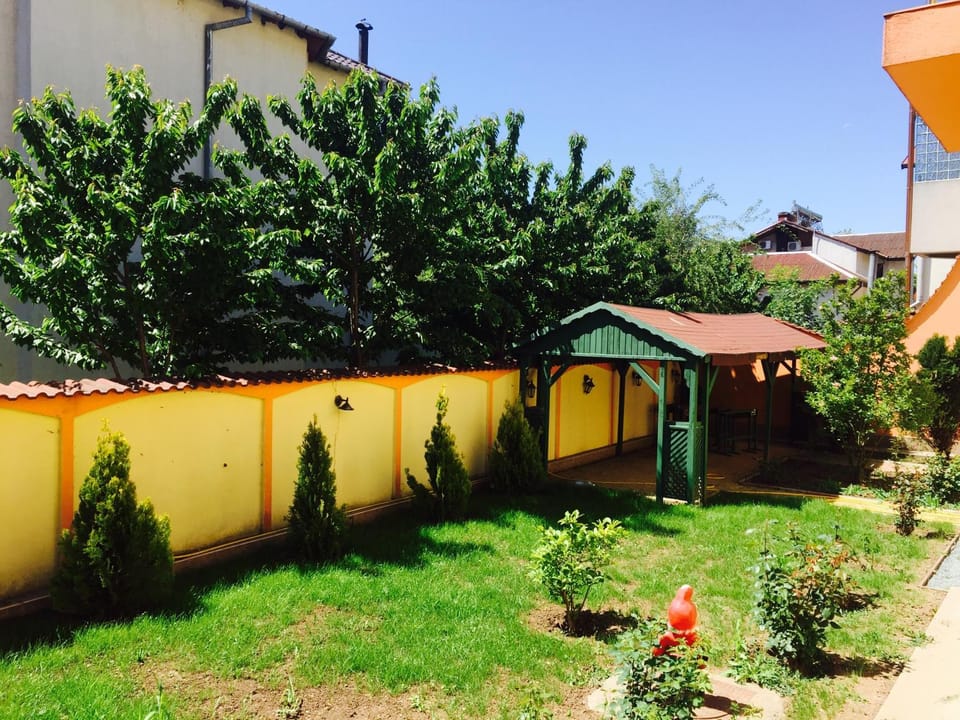 Garden, Area and facilities