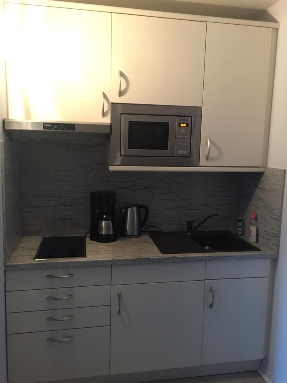 Coffee/tea facilities, Kitchen or kitchenette