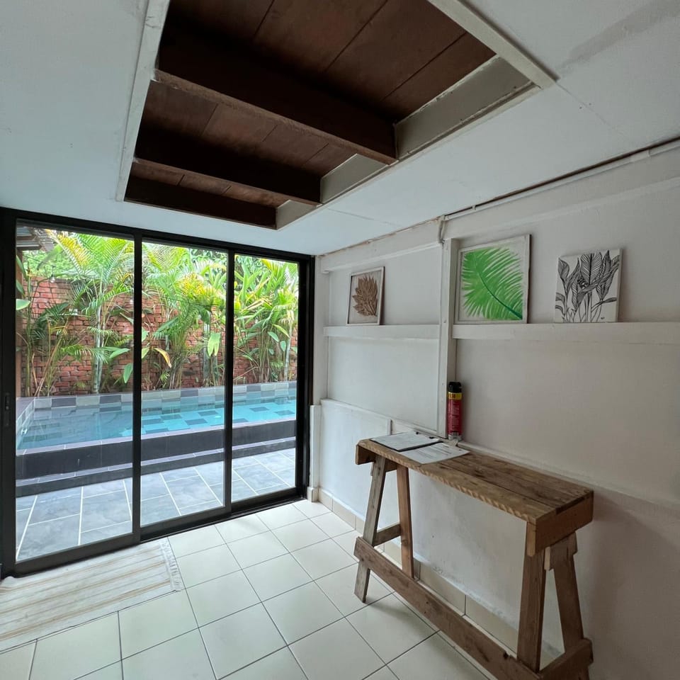 Kutum's Wooden House - Private Pool, Breakfast & Cafe House in Kedah