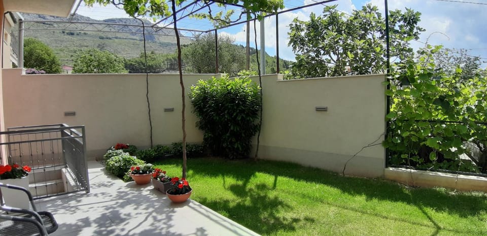 Apartment Sunce Apartment in Podstrana