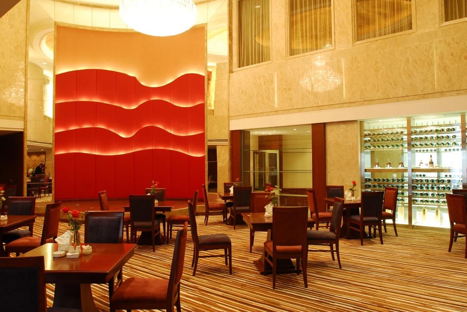 Restaurant/places to eat, Lounge or bar