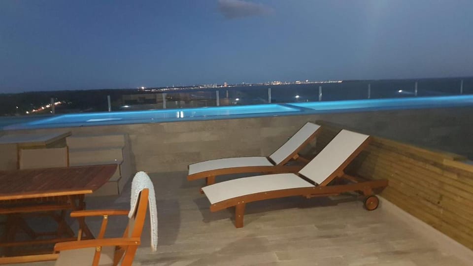 Balcony/Terrace, Swimming pool, Swimming pool