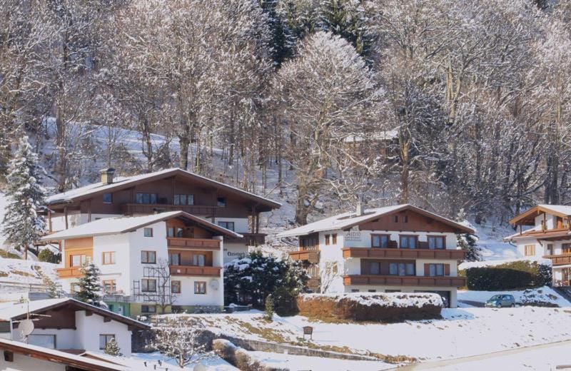 Property building, Facade/entrance, Neighbourhood, Winter, Winter