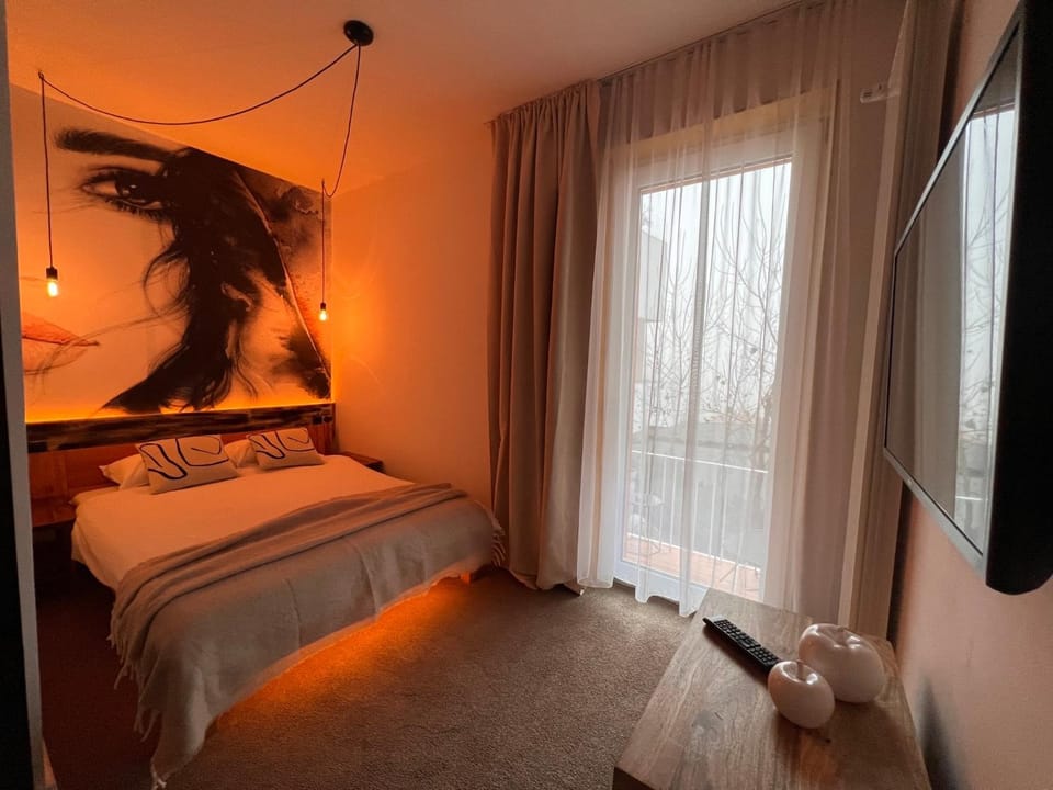Shard Boutique Hotel-adult only Bed and Breakfast in Brasov