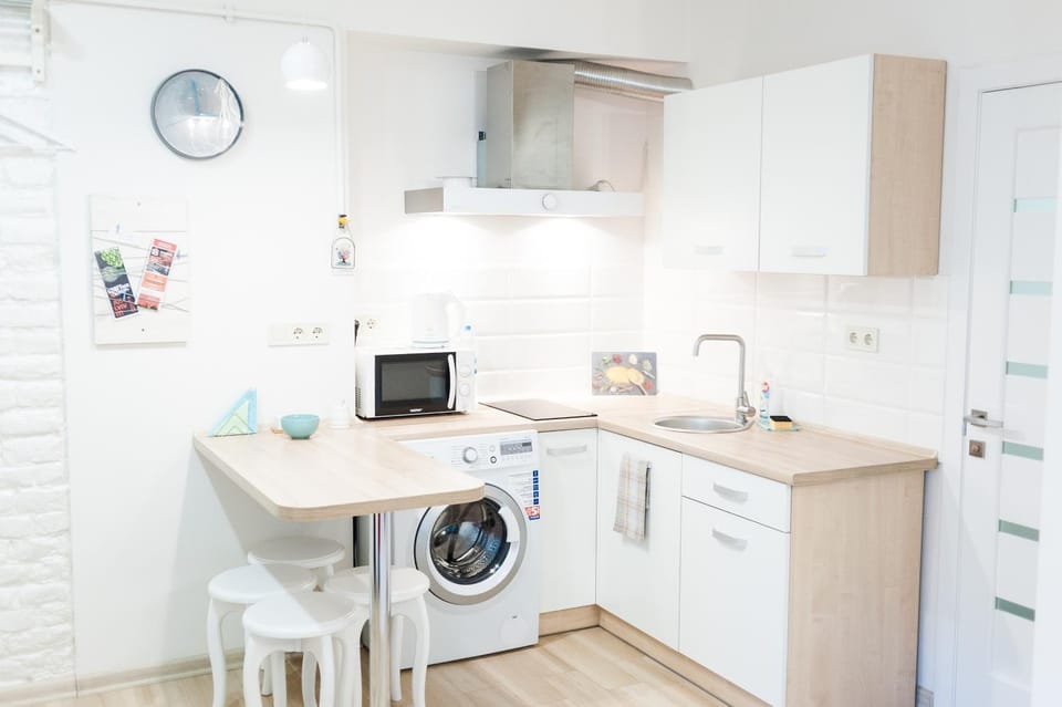 Kitchen or kitchenette, Dining area