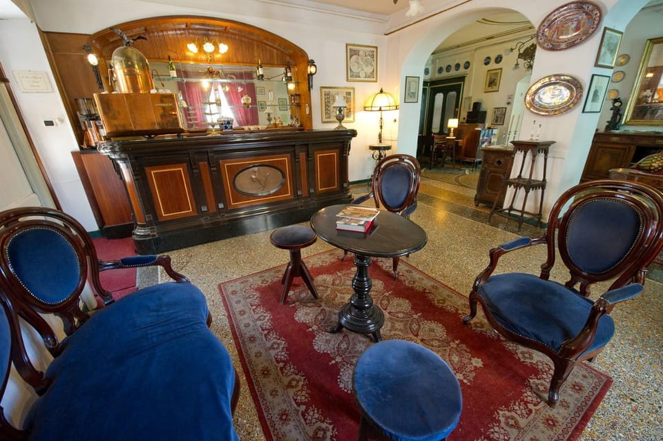 Lounge or bar