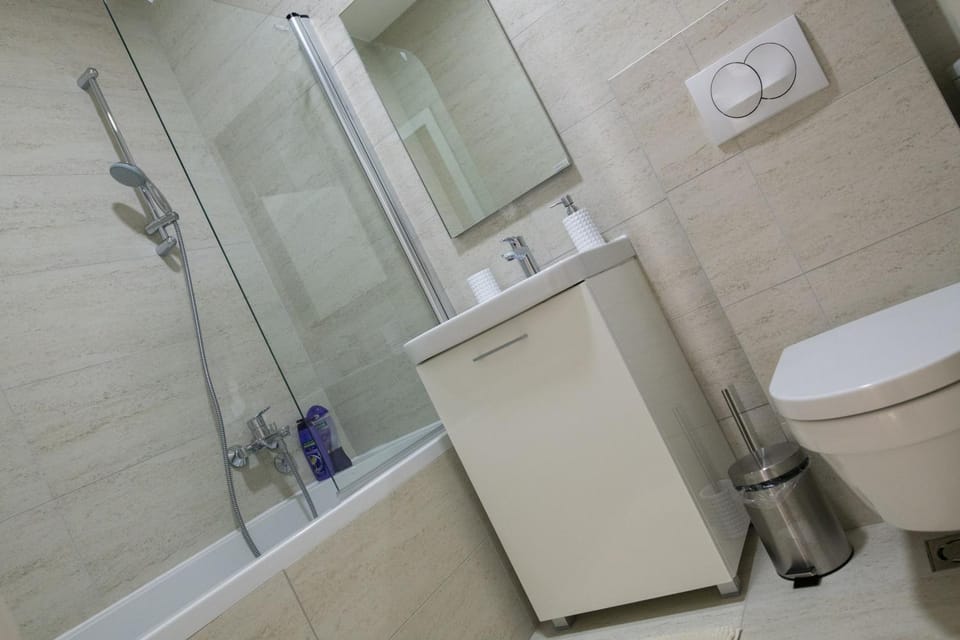 Toilet, Day, Winter, Bathroom
