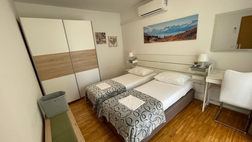 Apartmans and Rooms Madunic I Bed and Breakfast in Split