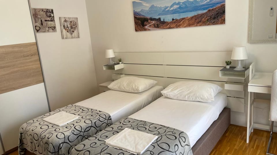 Apartmans and Rooms Madunic I Bed and Breakfast in Split