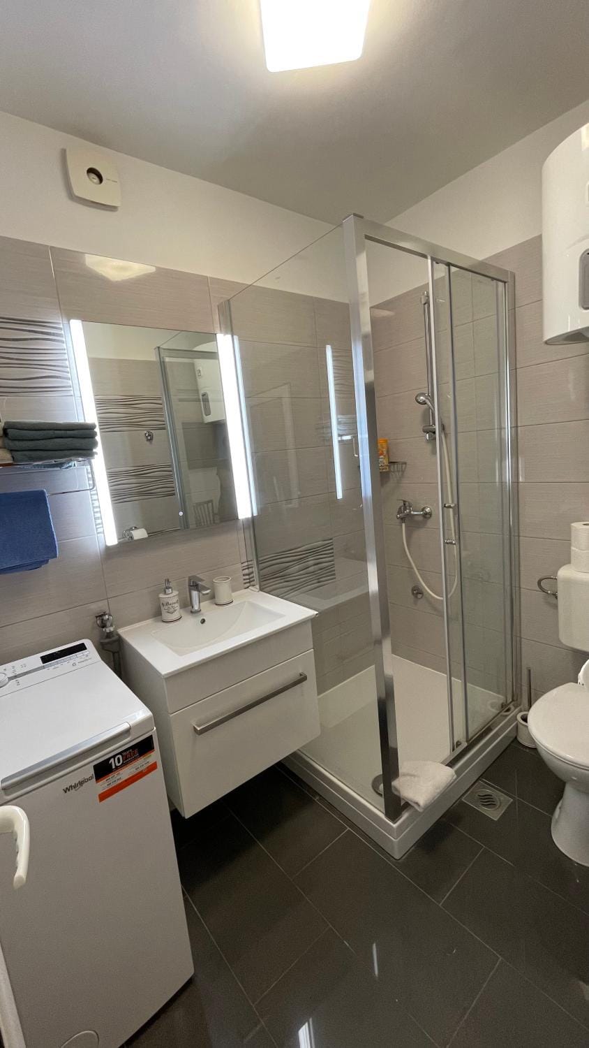 Toilet, Bathroom, towels