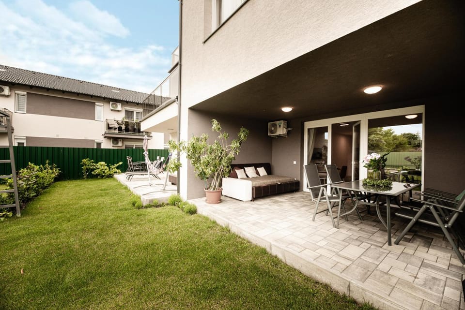 Garden, Balcony/Terrace