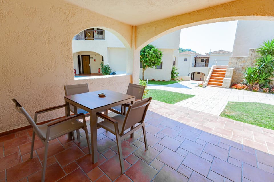 Balcony/Terrace, Garden view