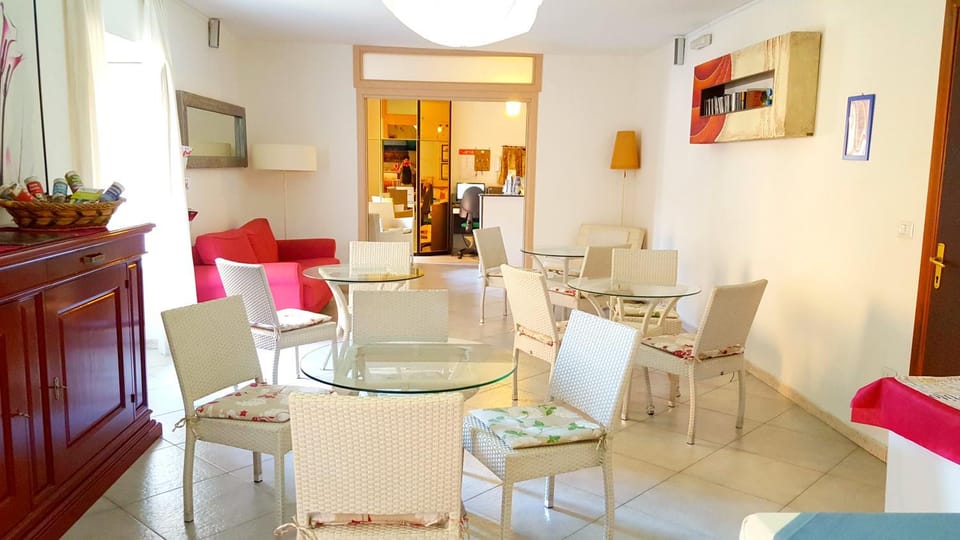 Communal lounge/ TV room