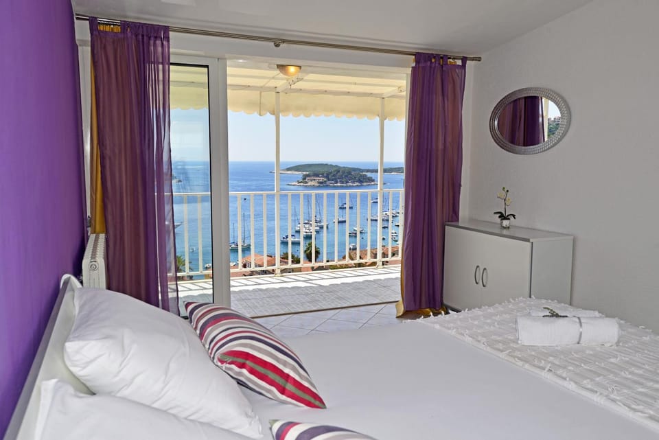 Bedroom, City view, Garden view, Landmark view, Sea view