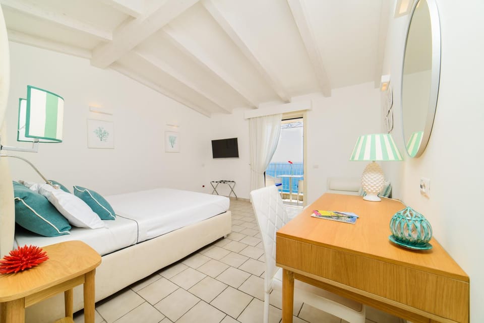 View (from property/room), Balcony/Terrace, Bedroom