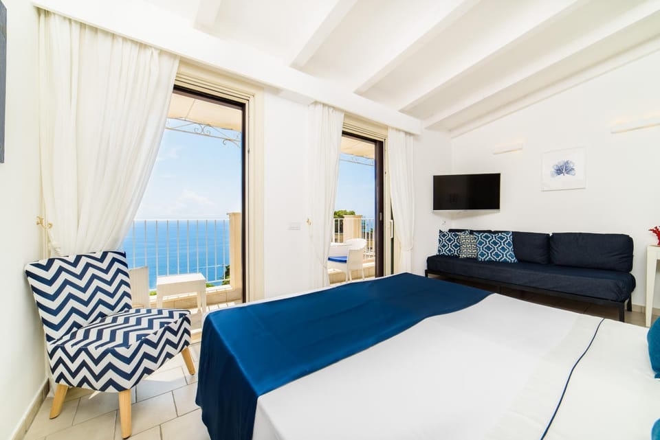 View (from property/room), Balcony/Terrace, Bedroom