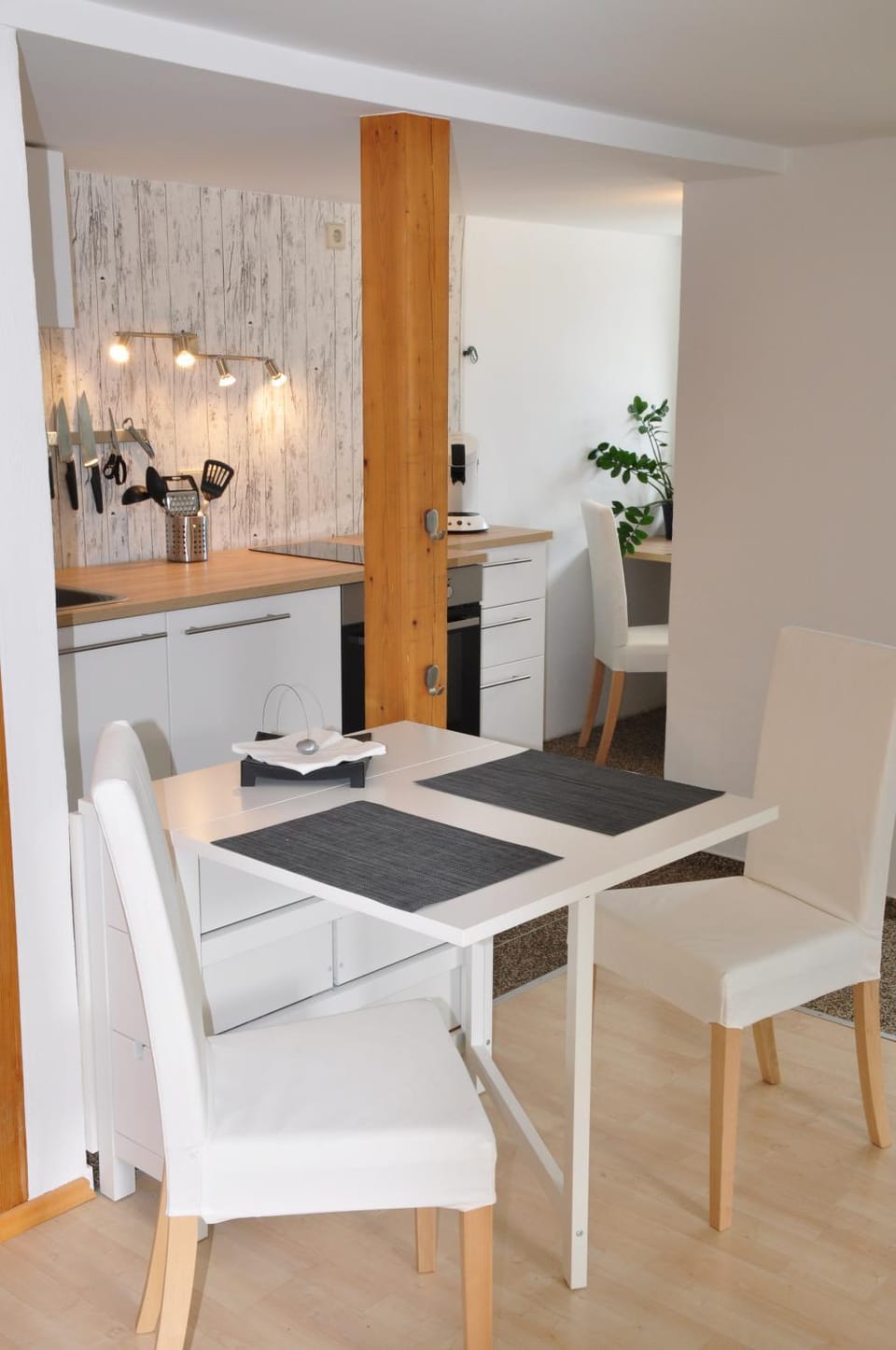 Kitchen or kitchenette, Seating area, Dining area