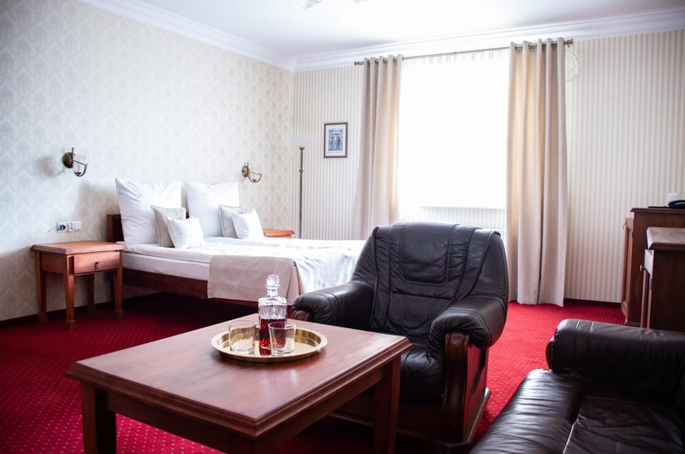 Dwór Czarneckiego Hotel in Masovian Voivodeship