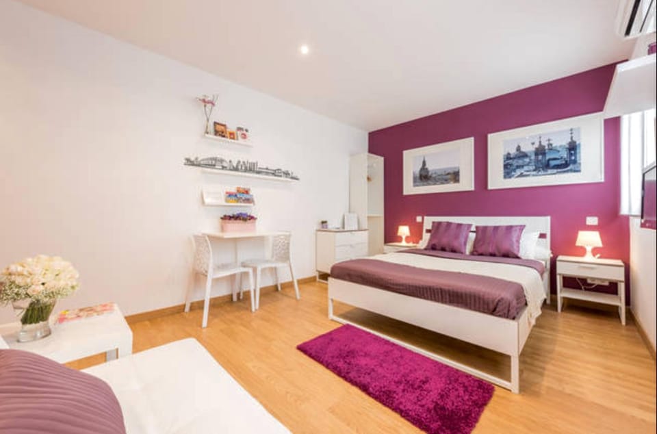 Photo of the whole room, Decorative detail, Decorative detail, Bedroom