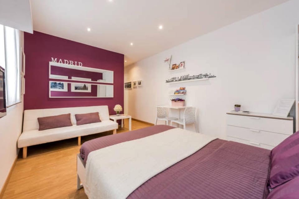 Photo of the whole room, Decorative detail, Decorative detail, Bedroom