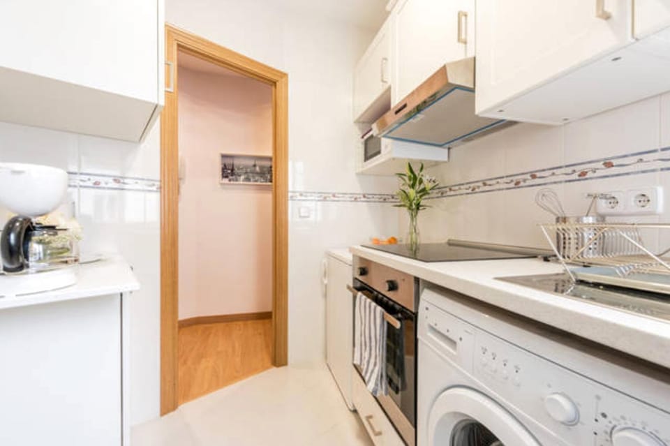 Kitchen or kitchenette, Photo of the whole room, Decorative detail, Decorative detail