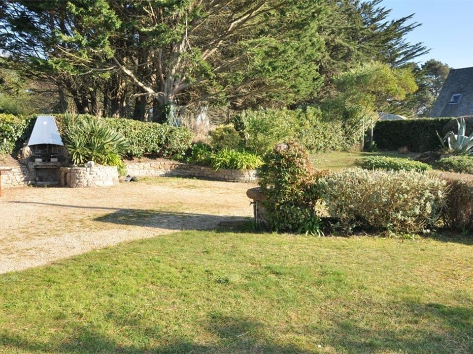 Maison Bretonne à 50m de la Plage avec Jardin, WIFI et Vélos - Trégastel - FR-1-368-27 House in Trégastel