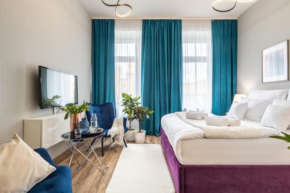 Communal lounge/ TV room, Bed, TV and multimedia, Photo of the whole room, Seating area, Bedroom, towels